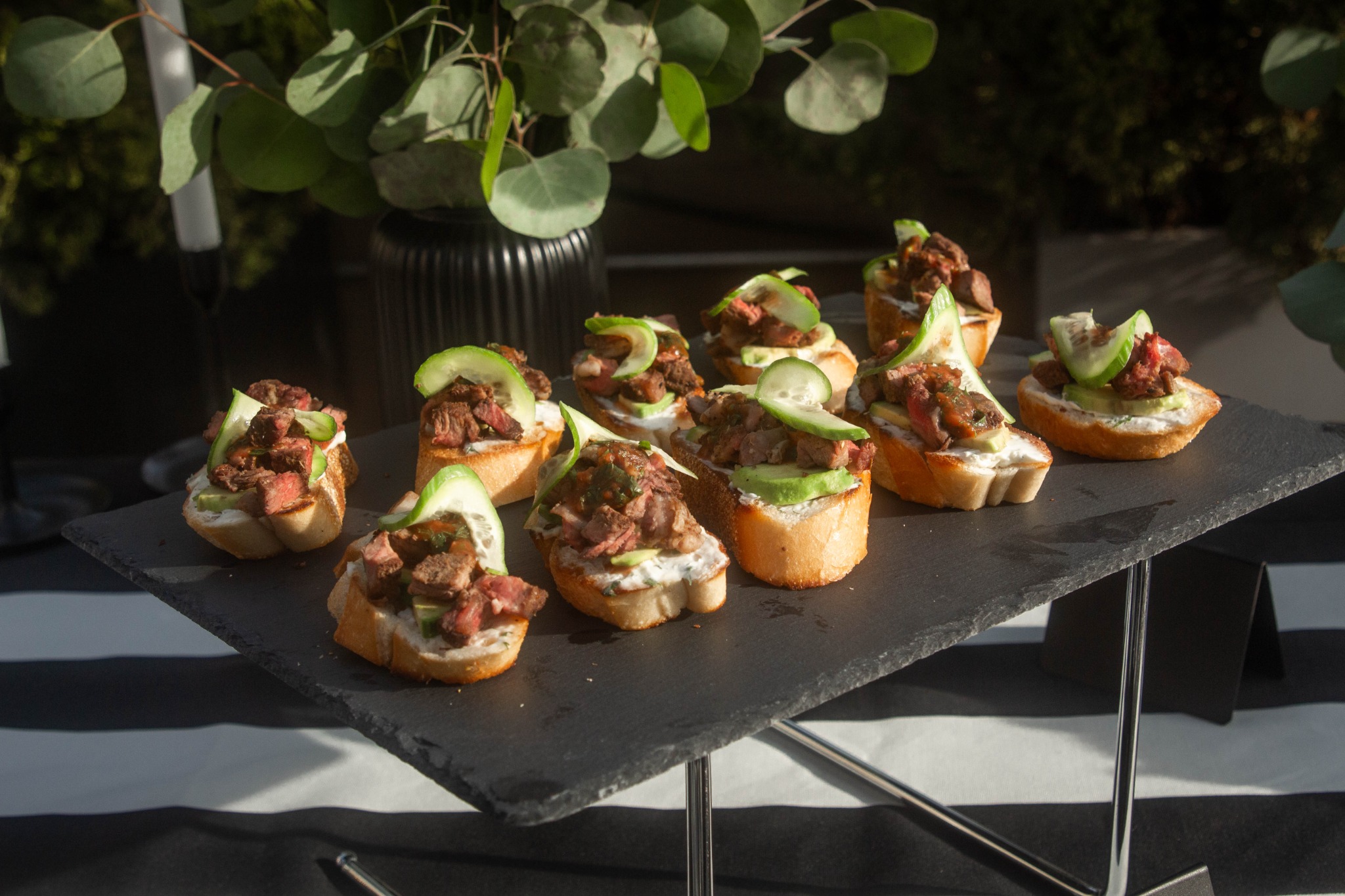 Beef crostini with fresh garnishes